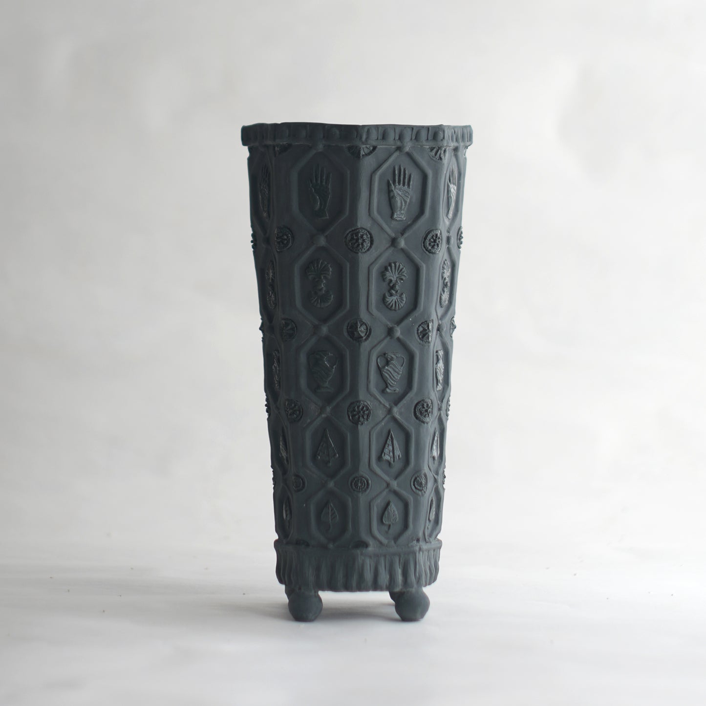 The Artist's Tour Vase in black porcelain